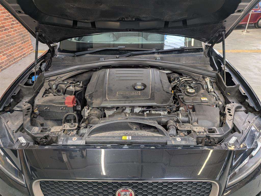 <p>2016 JAGUAR F-PACE R-SPORT AWD D AUTO</p>