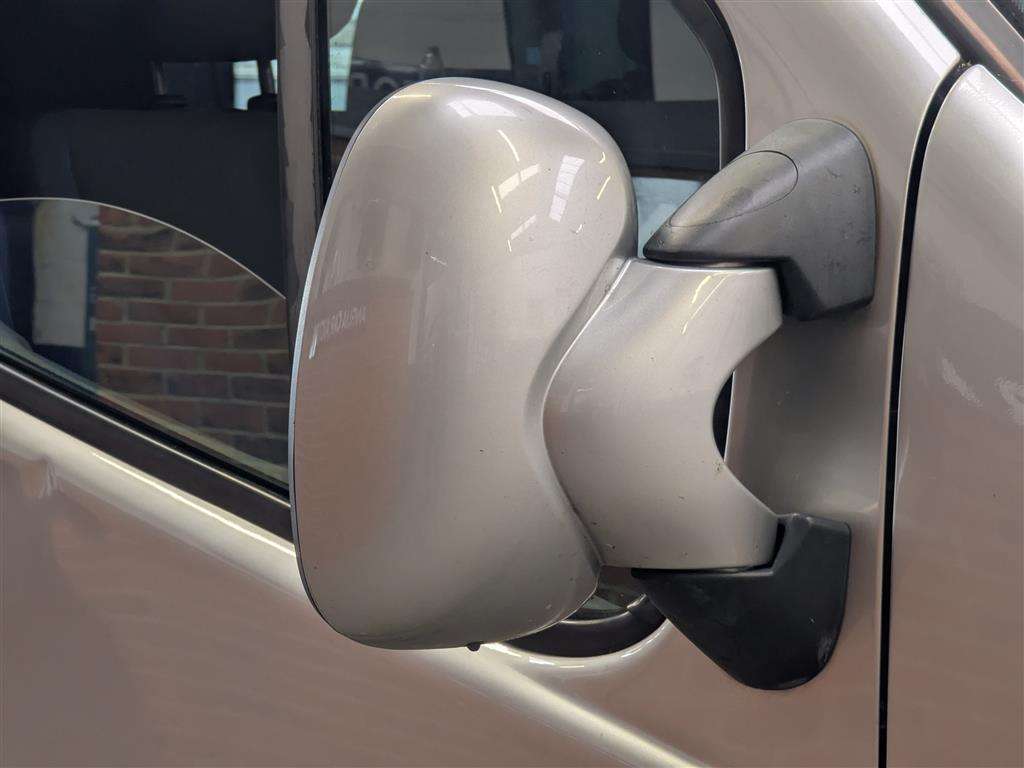 <p>2013 RENAULT TRAFIC LL29 SPORT DCI</p>