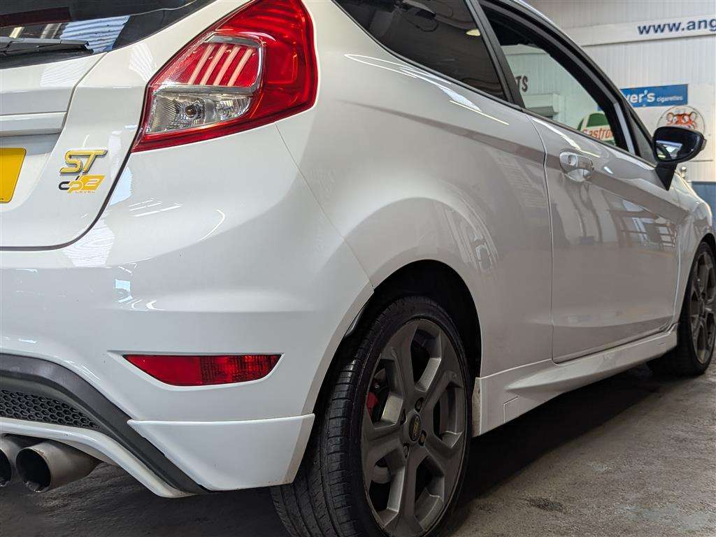 <p>2014 FORD FIESTA ST-2 TURBO</p>