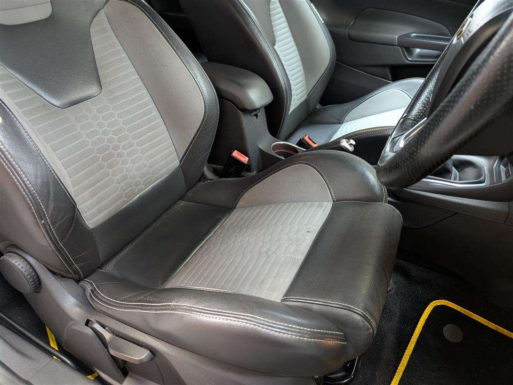 <p>2014 FORD FIESTA ST-2 TURBO</p>