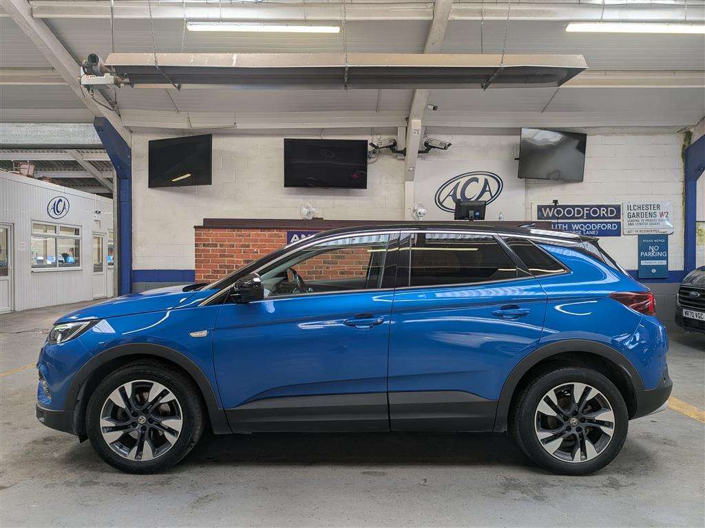 <p>2020 VAUXHALL GRANDLAND X SRI NAV TURBO</p>