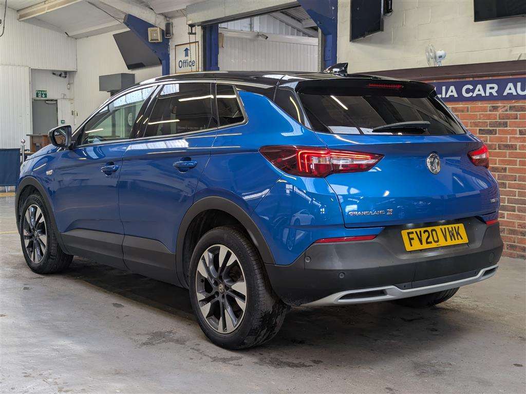 <p>2020 VAUXHALL GRANDLAND X SRI NAV TURBO</p>