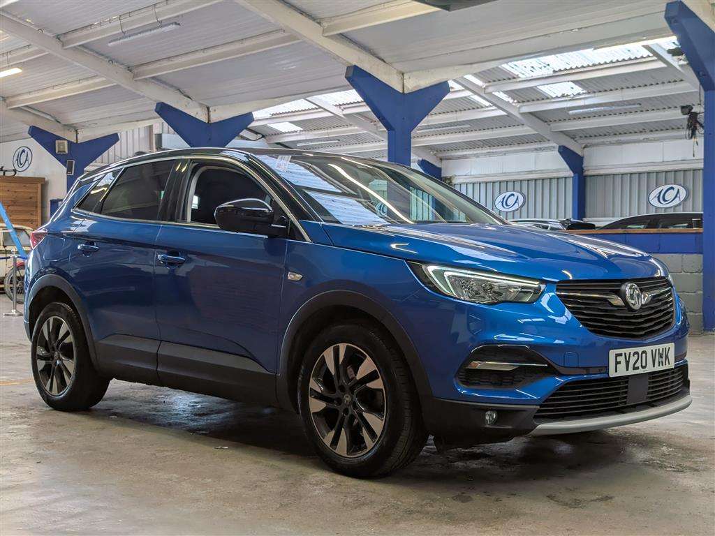 <p>2020 VAUXHALL GRANDLAND X SRI NAV TURBO</p>