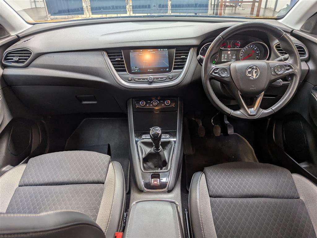 <p>2020 VAUXHALL GRANDLAND X SRI NAV TURBO</p>