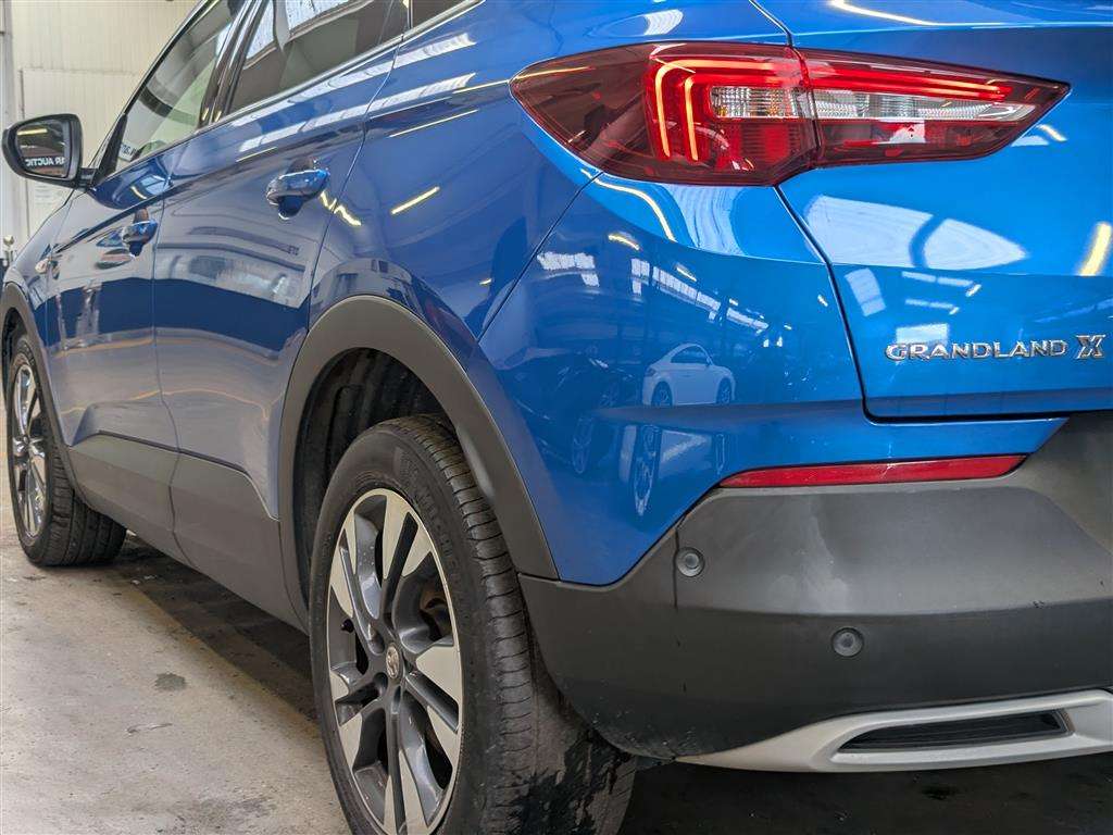 <p>2020 VAUXHALL GRANDLAND X SRI NAV TURBO</p>