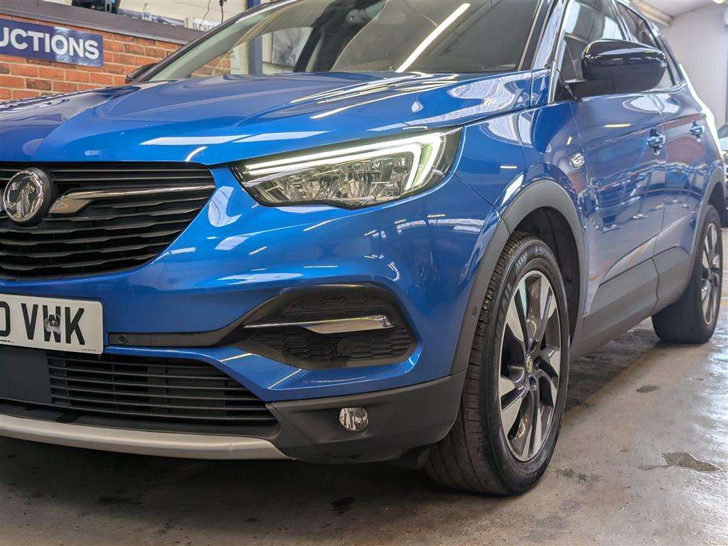 <p>2020 VAUXHALL GRANDLAND X SRI NAV TURBO</p>