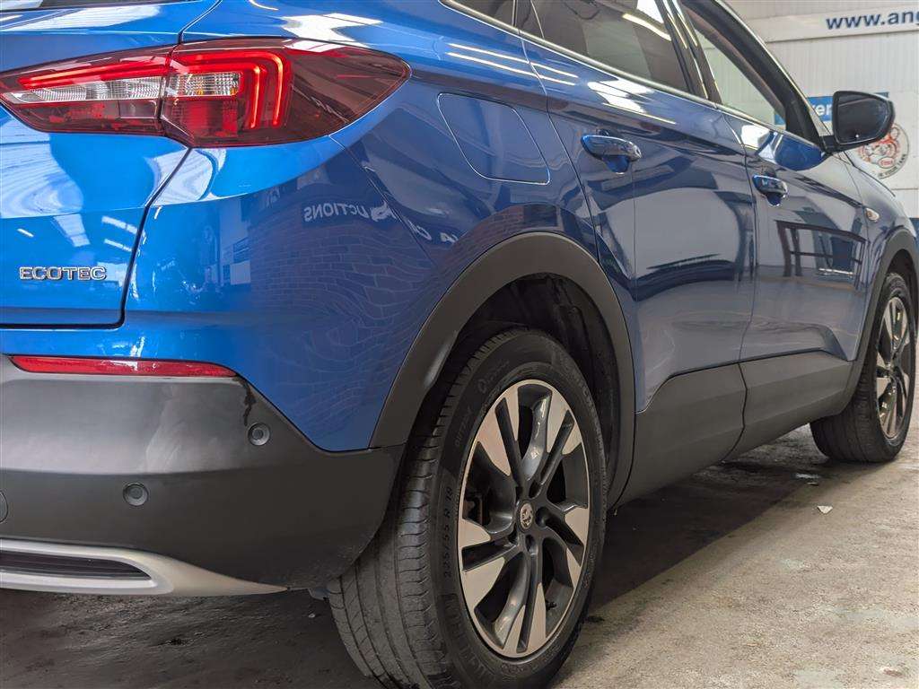 <p>2020 VAUXHALL GRANDLAND X SRI NAV TURBO</p>