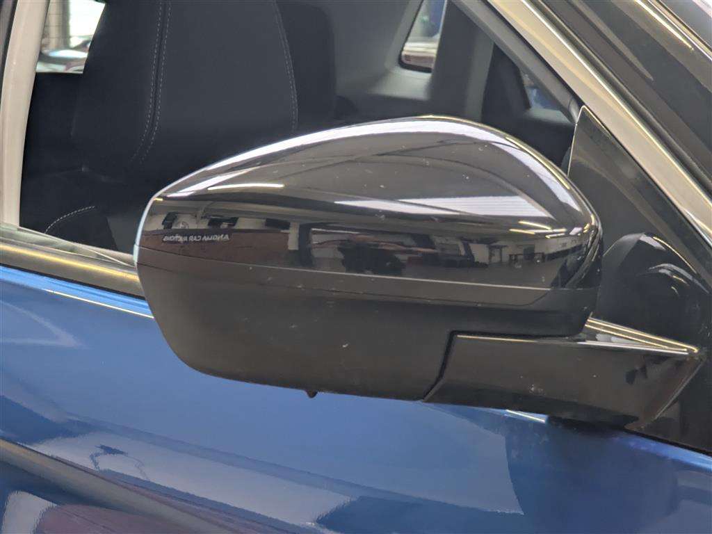 <p>2020 VAUXHALL GRANDLAND X SRI NAV TURBO</p>