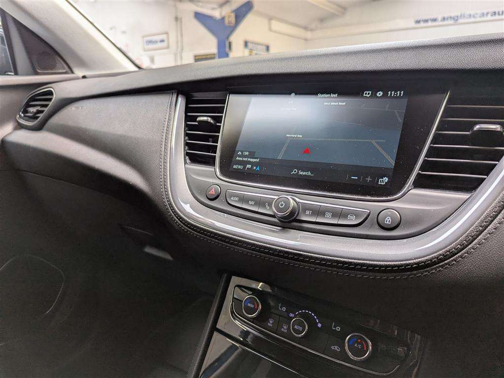 <p>2020 VAUXHALL GRANDLAND X SRI NAV TURBO</p>