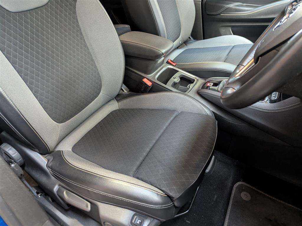 <p>2020 VAUXHALL GRANDLAND X SRI NAV TURBO</p>