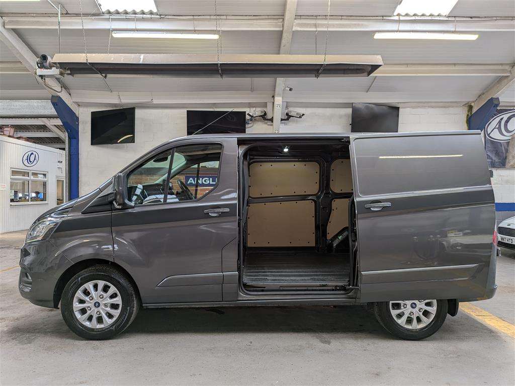 <p>2020 FORD TRANSIT CUSTOM 300LIMITD **SOLD</p>