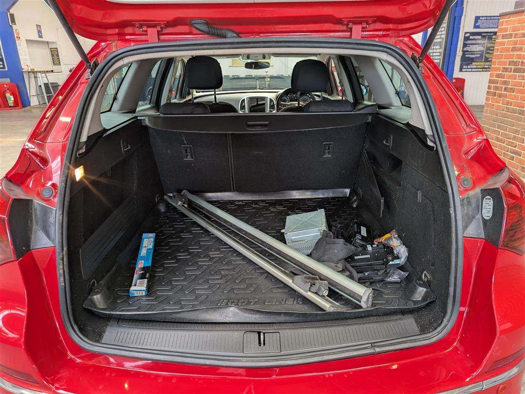<p>2014 VAUXHALL ASTRA SRI CDTI AUTO</p>
