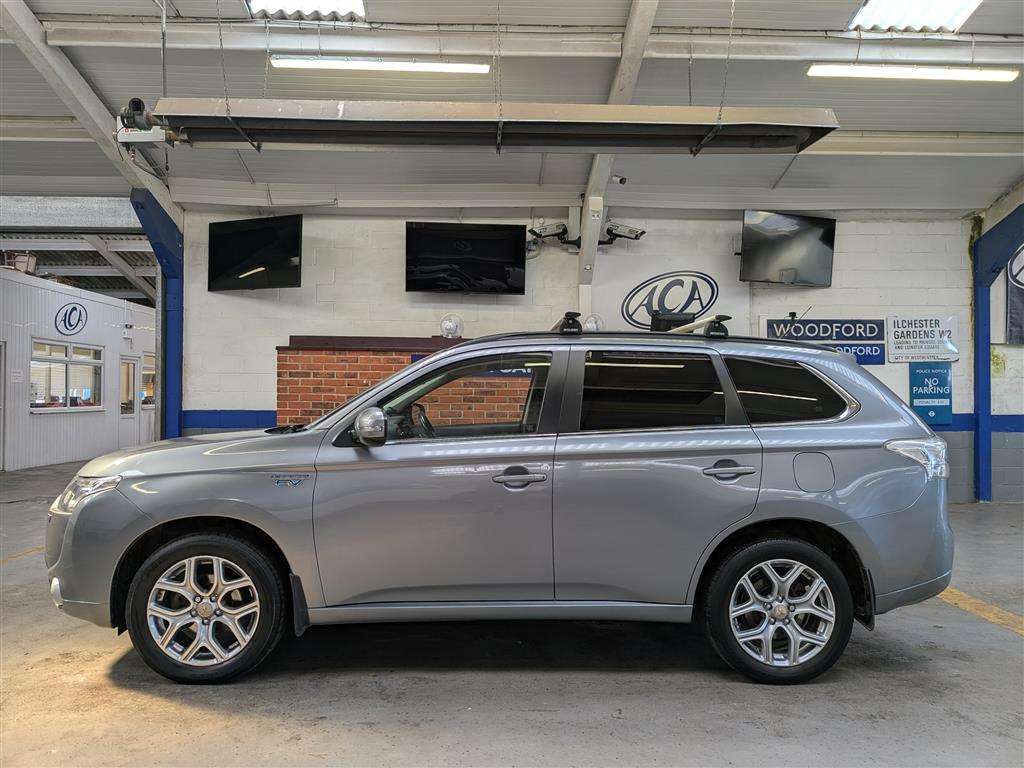<p>2015 MITSUBISHI OUTLANDER GX4H PHEV 4WORK</p>