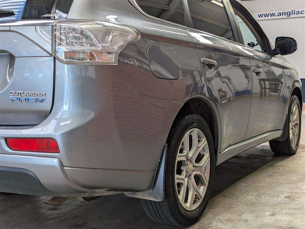 <p>2015 MITSUBISHI OUTLANDER GX4H PHEV 4WORK</p>