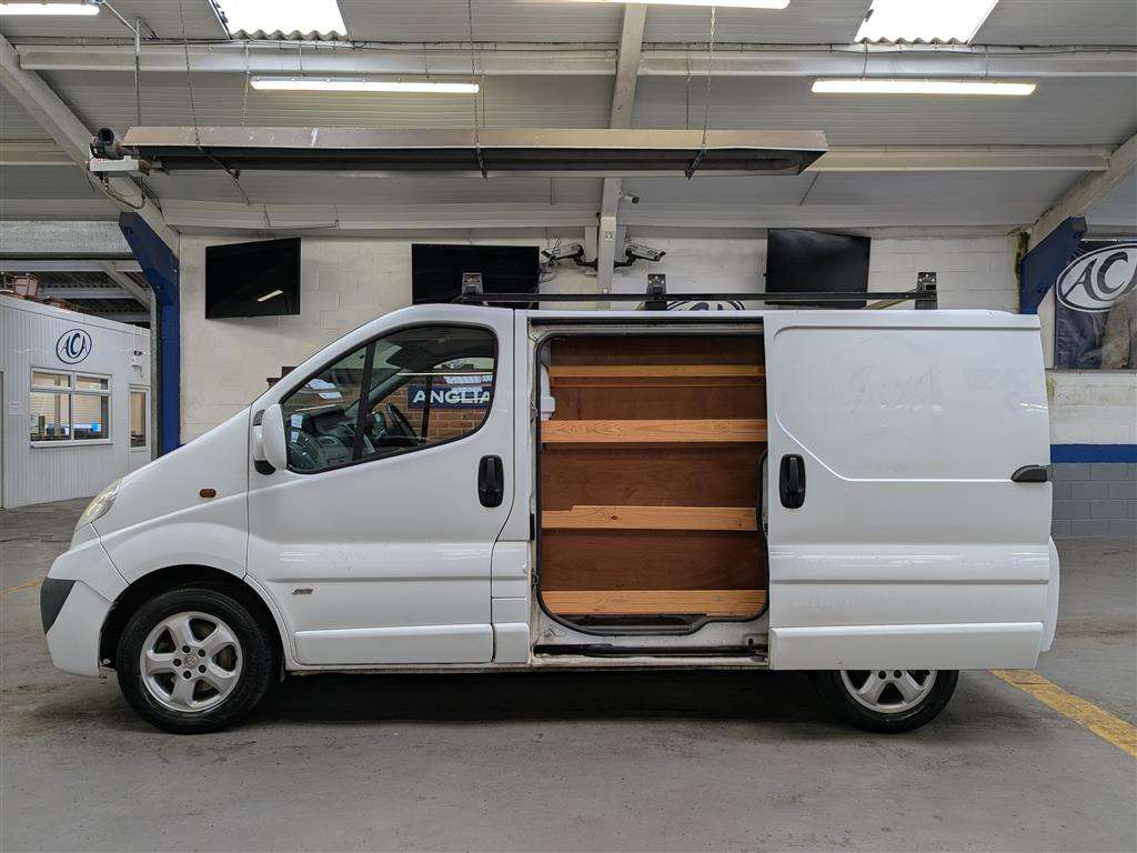 <p>2013 VAUXHALL VIVARO 2700 SPORTIVE CDTI</p>
