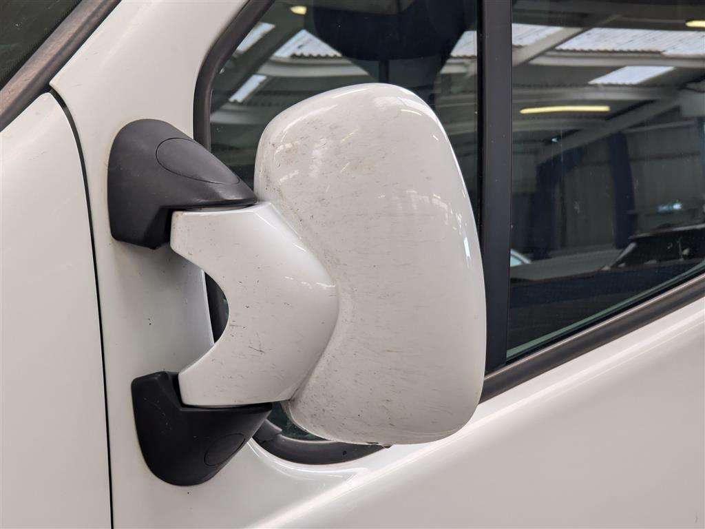 <p>2013 VAUXHALL VIVARO 2700 SPORTIVE CDTI</p>