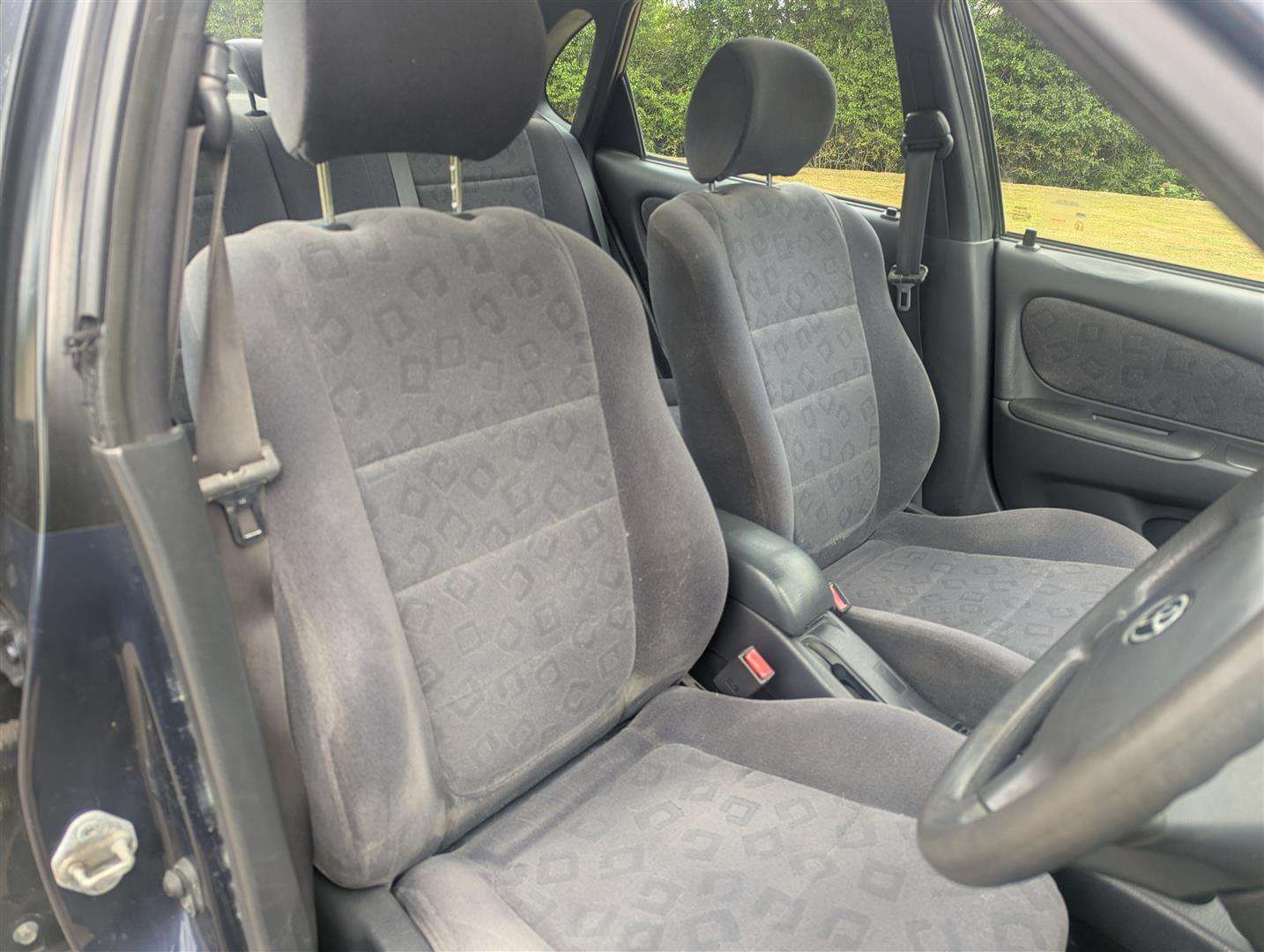 <p>2000 TOYOTA COROLLA VVTI GLS</p>