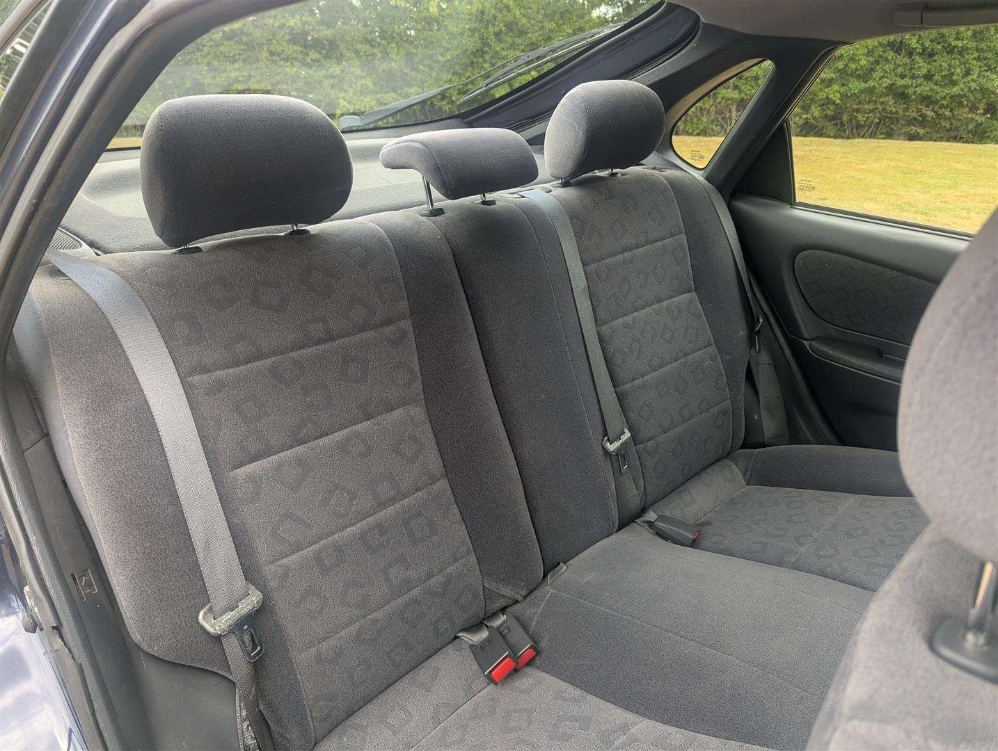 <p>2000 TOYOTA COROLLA VVTI GLS</p>