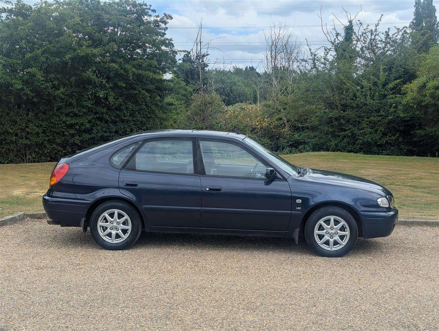 <p>2000 TOYOTA COROLLA VVTI GLS</p>