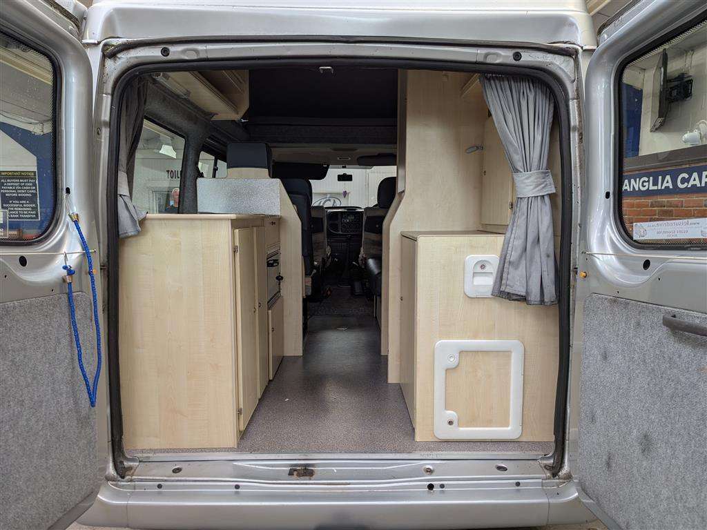<p>2005 FORD TRANSIT 260 SWB</p>