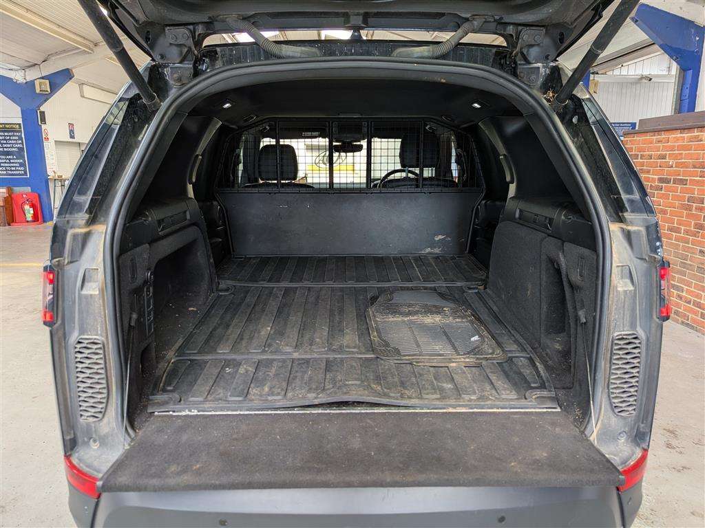 <p>2019 LAND ROVER DISCOVERY SE SD4 AUTO</p>