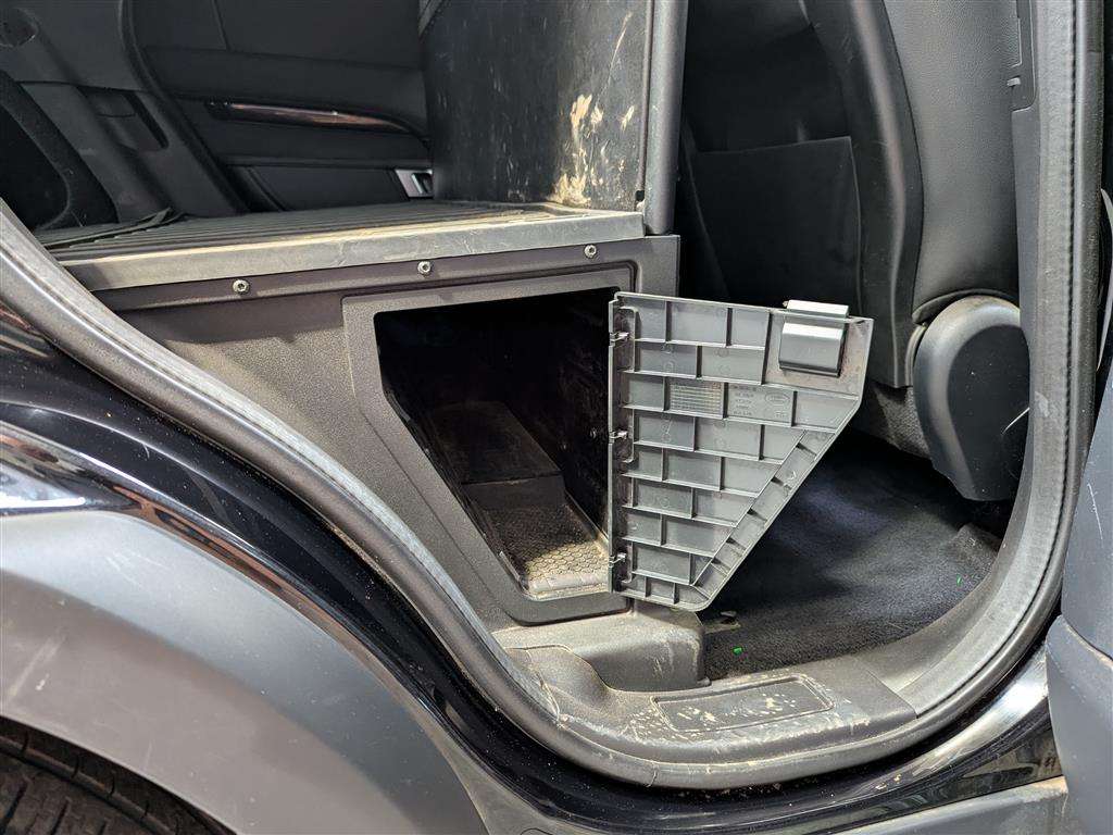 <p>2019 LAND ROVER DISCOVERY SE SD4 AUTO</p>
