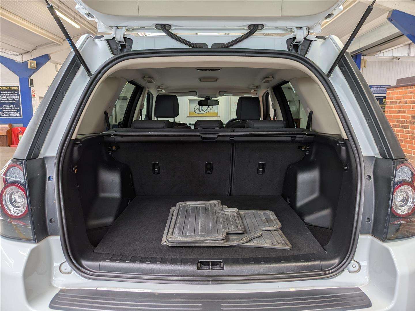 <p>2011 LAND ROVER FREELANDER GS TD4</p>