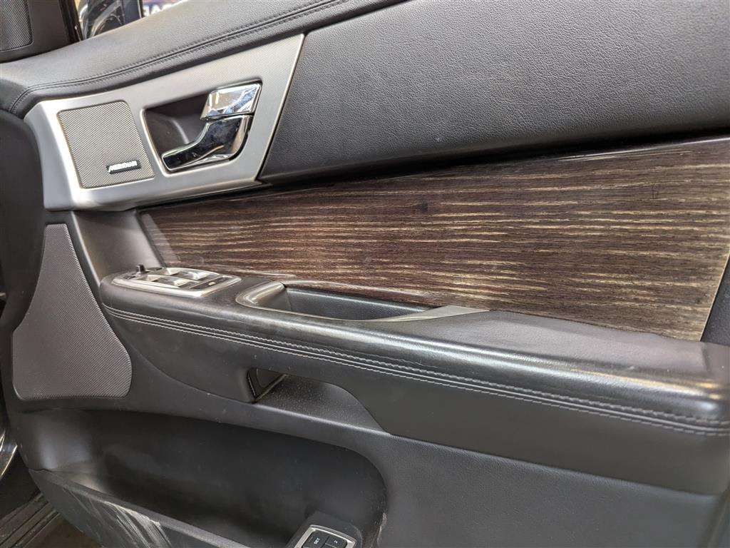 <p>2013 JAGUAR XF PREMIUM LUX SPORTBRAKE</p>