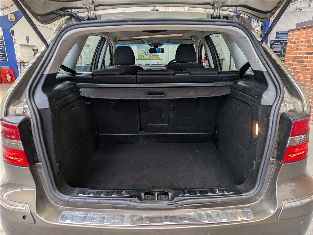<p>2008 MERCEDES B200 CDI SE</p>