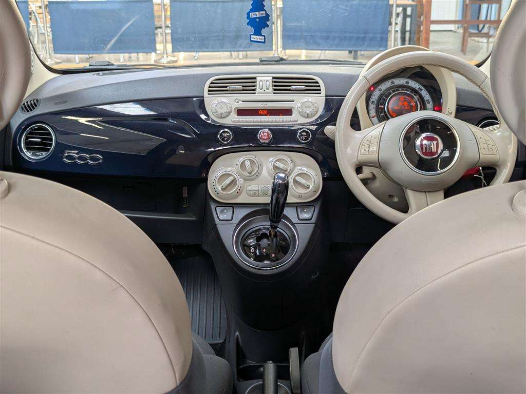 <p>2010 FIAT 500 LOUNGE S-A</p>