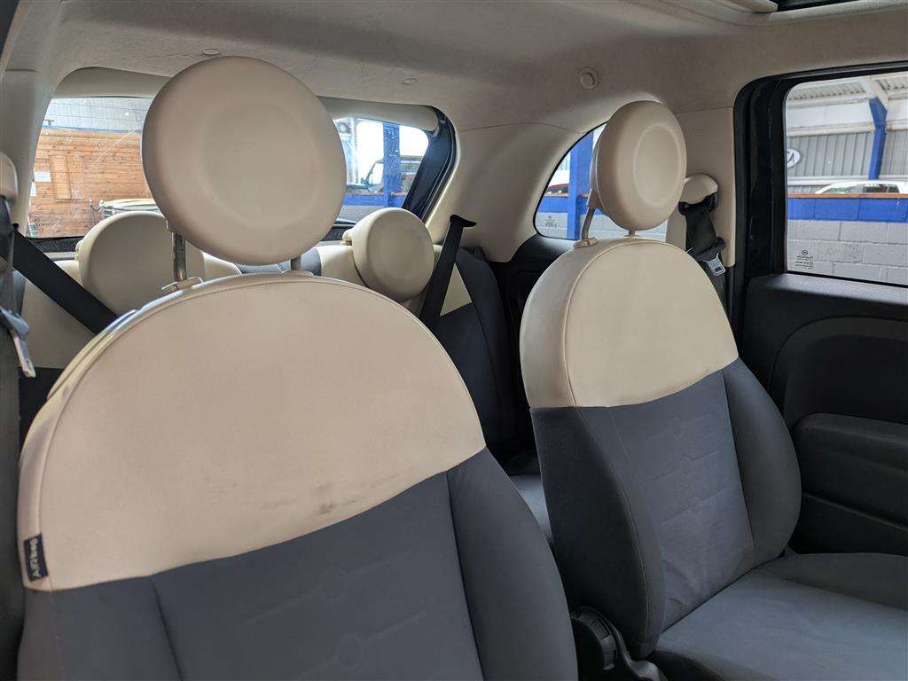 <p>2010 FIAT 500 LOUNGE S-A</p>