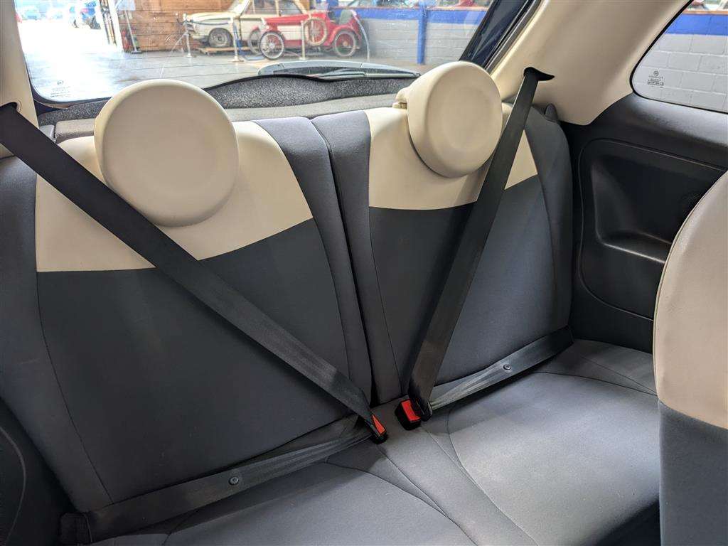 <p>2010 FIAT 500 LOUNGE S-A</p>