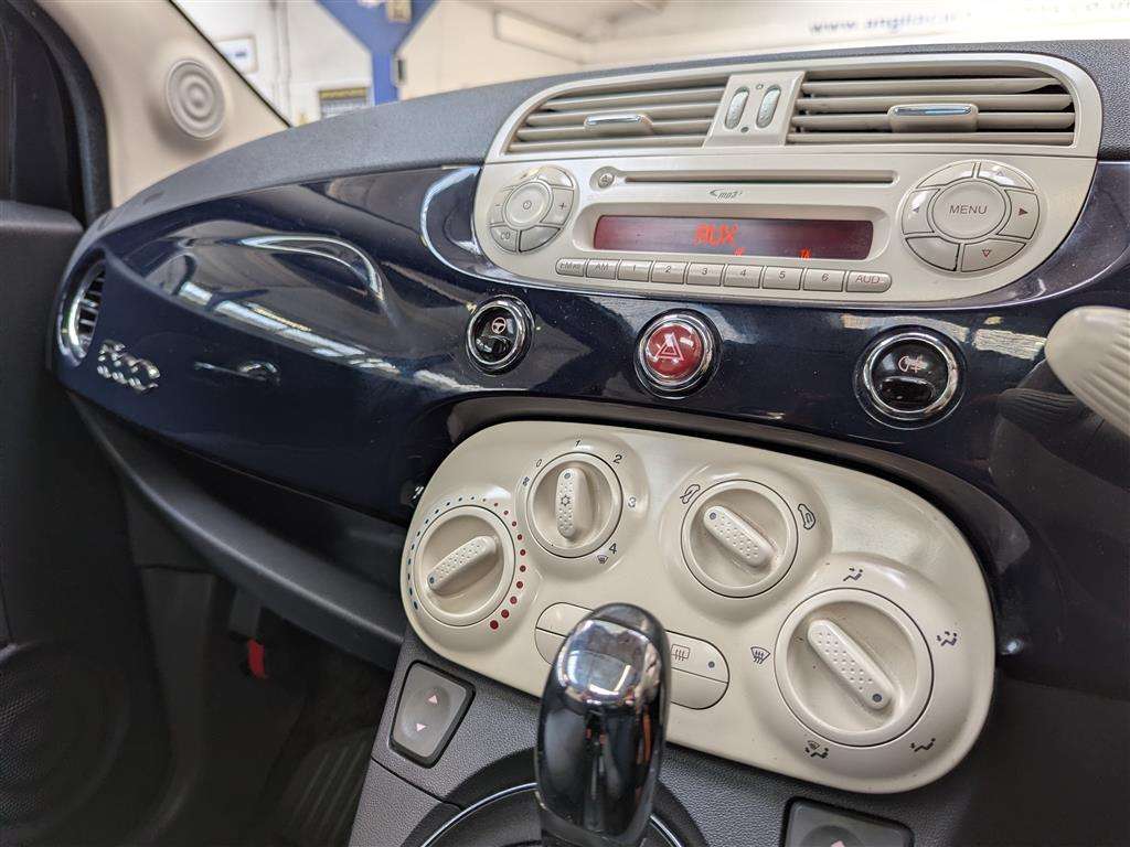 <p>2010 FIAT 500 LOUNGE S-A</p>