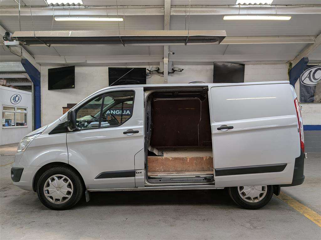 <p>2016 FORD TRANSIT CUSTOM 330 TREND</p>