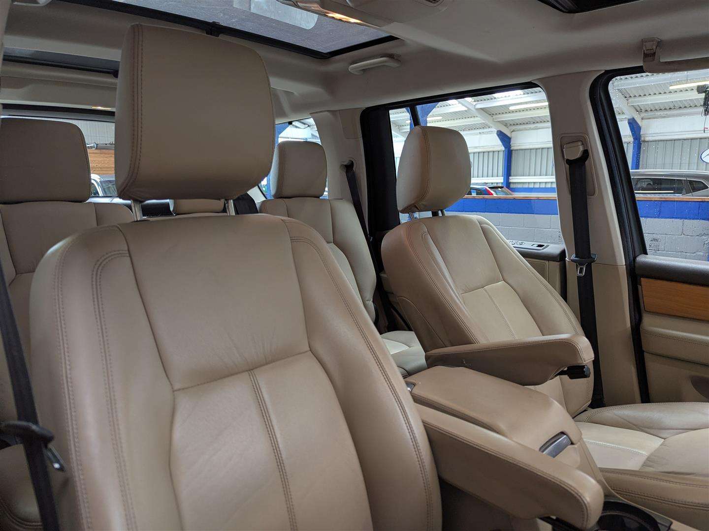 <p>2009 LAND ROVER DISCOVERY HSE TDV6 AUTO</p>