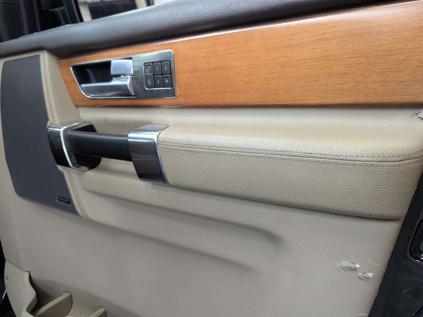 <p>2009 LAND ROVER DISCOVERY HSE TDV6 AUTO</p>