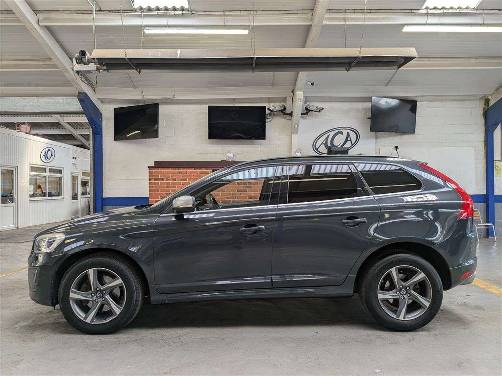 <p>2014 VOLVO XC60 R-DESIGN D4</p>