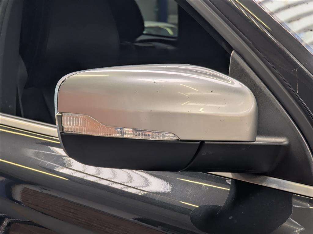 <p>2014 VOLVO XC60 R-DESIGN D4</p>