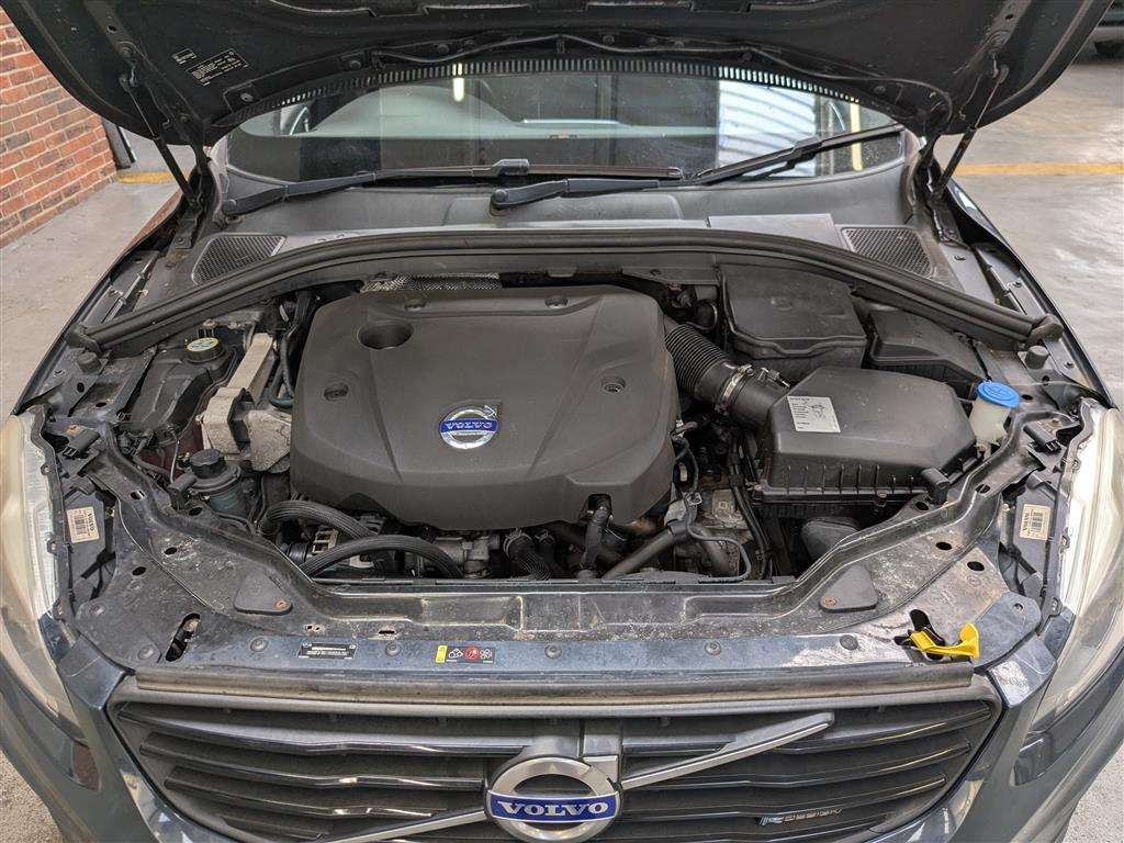 <p>2014 VOLVO XC60 R-DESIGN D4</p>