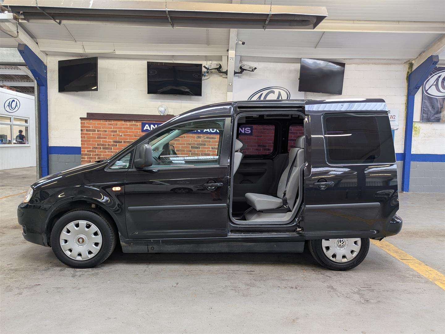 <p>2009 VOLKSWAGEN CADDY LIFE TDI DSG</p>