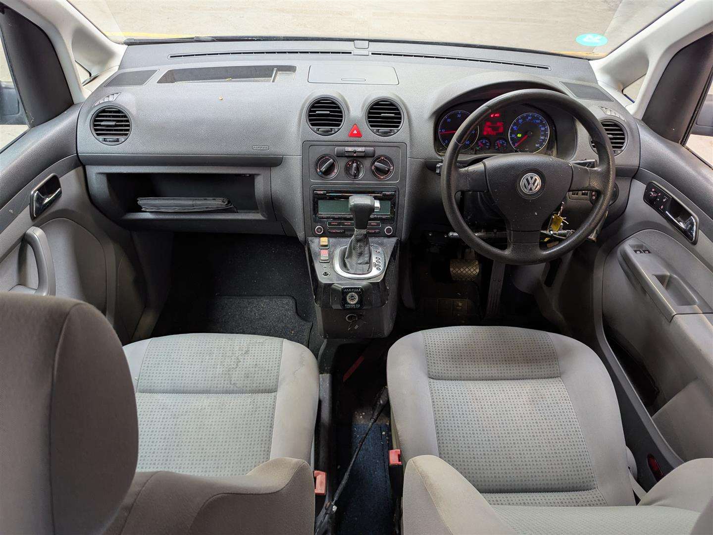 <p>2009 VOLKSWAGEN CADDY LIFE TDI DSG</p>