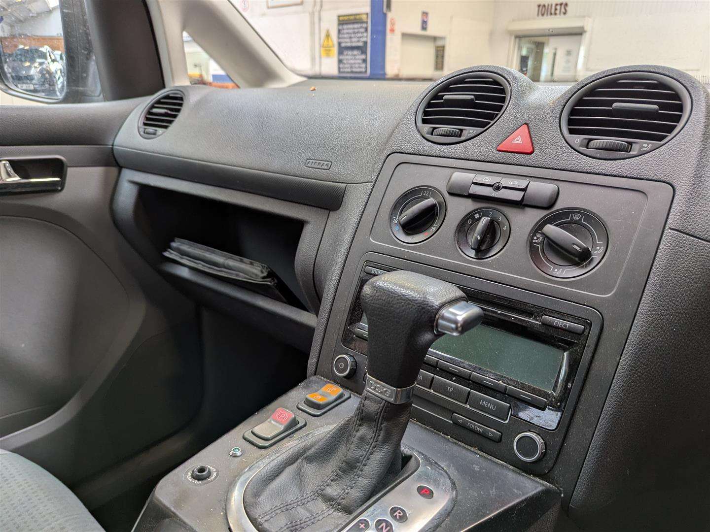 <p>2009 VOLKSWAGEN CADDY LIFE TDI DSG</p>