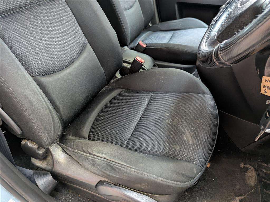 <p>2008 MAZDA 5 SPORT</p>