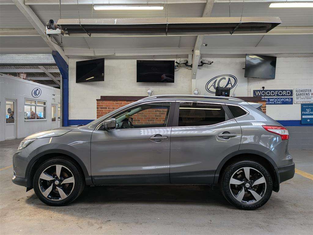 <p>2015 NISSAN QASHQAI N-TEC + DIG-T CVT</p>