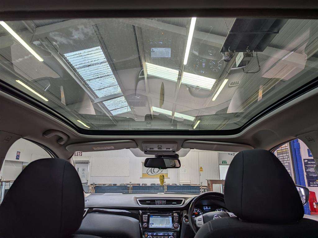 <p>2015 NISSAN QASHQAI N-TEC + DIG-T CVT</p>