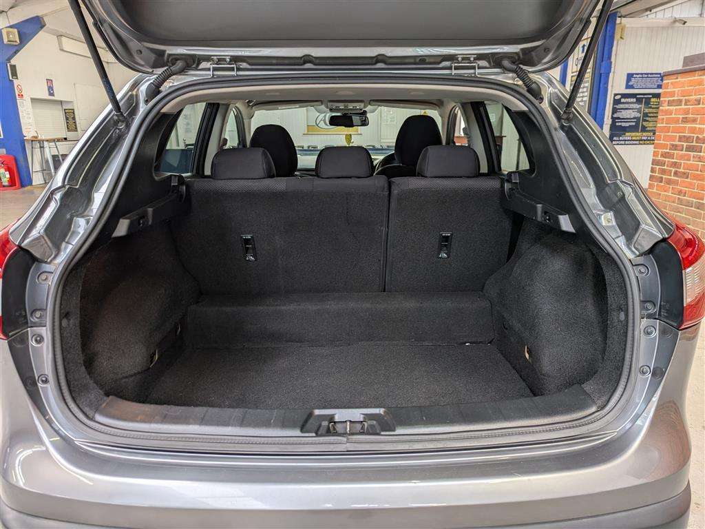 <p>2015 NISSAN QASHQAI N-TEC + DIG-T CVT</p>