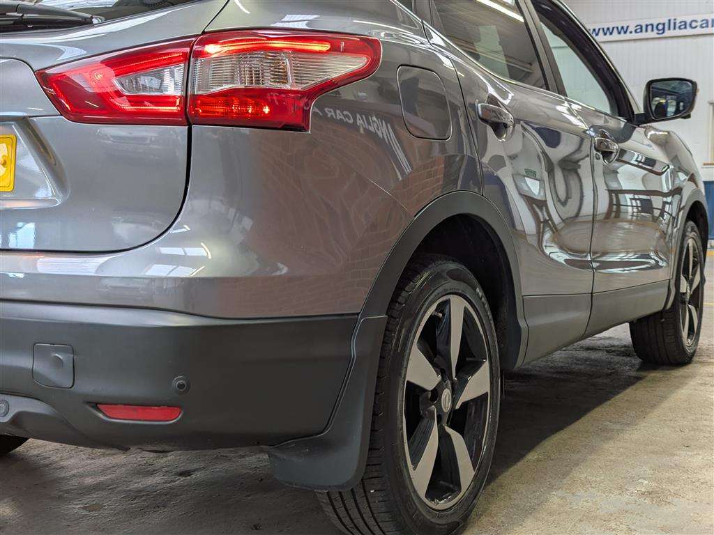 <p>2015 NISSAN QASHQAI N-TEC + DIG-T CVT</p>