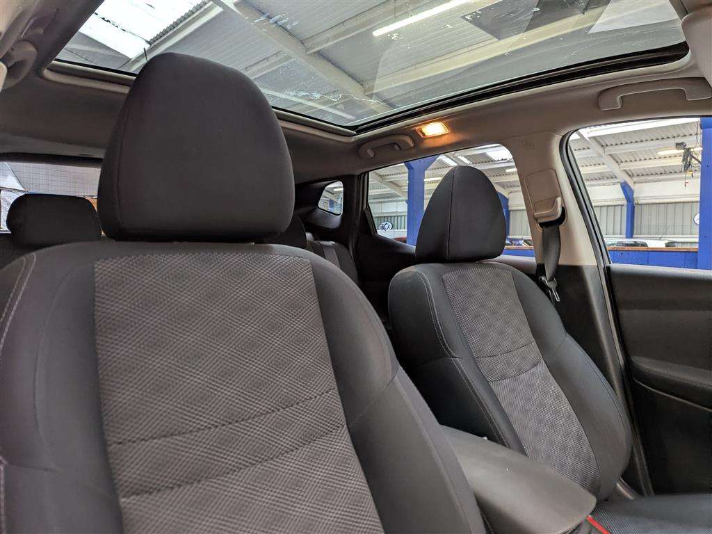 <p>2015 NISSAN QASHQAI N-TEC + DIG-T CVT</p>