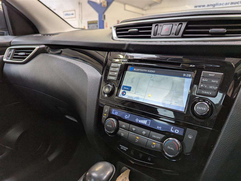 <p>2015 NISSAN QASHQAI N-TEC + DIG-T CVT</p>