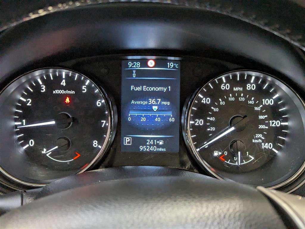 <p>2015 NISSAN QASHQAI N-TEC + DIG-T CVT</p>